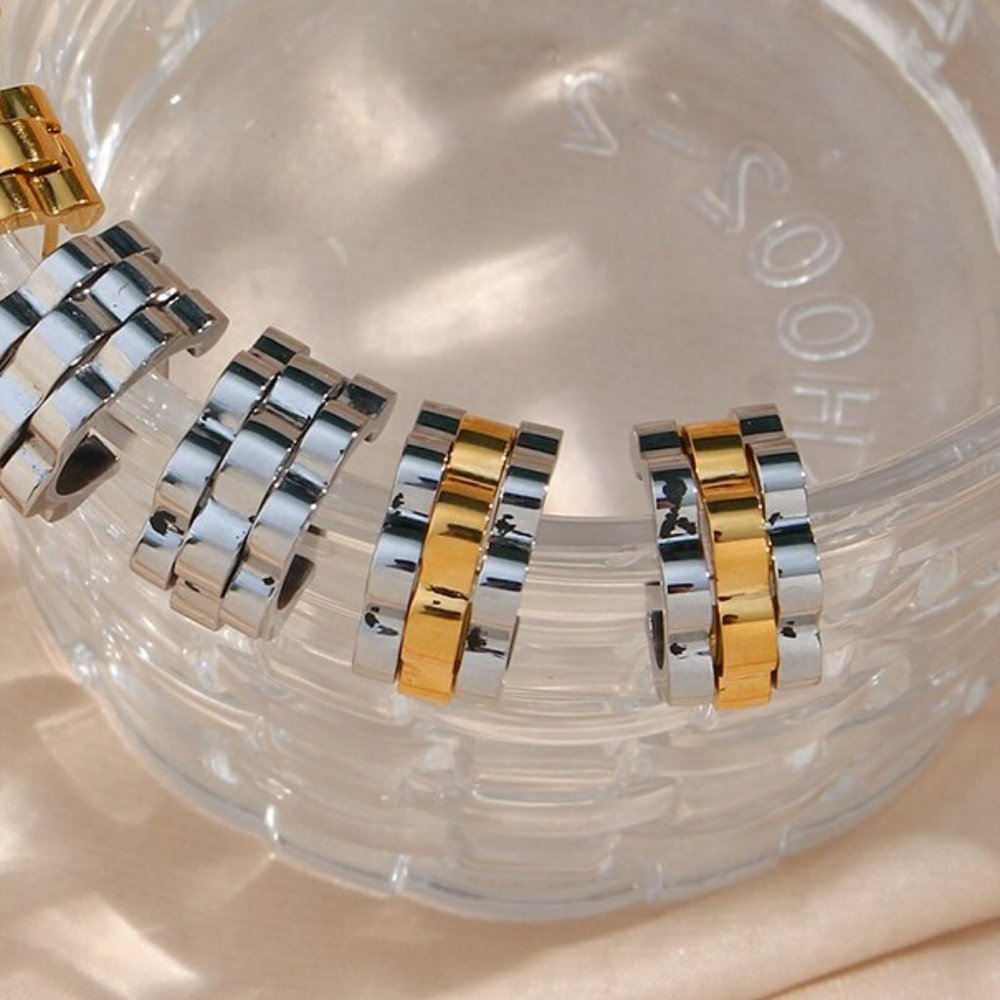 Vintage Two-Tone Chunky Watchband Hoop Earrings PVD 18K White Gold & Silโฆ - Picture 10 of 13